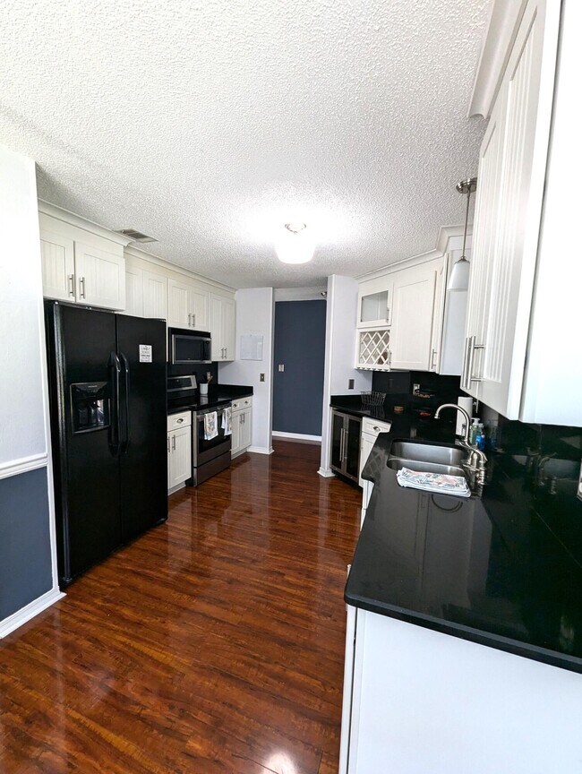 Building Photo - 431 Sandy Ridge Cir