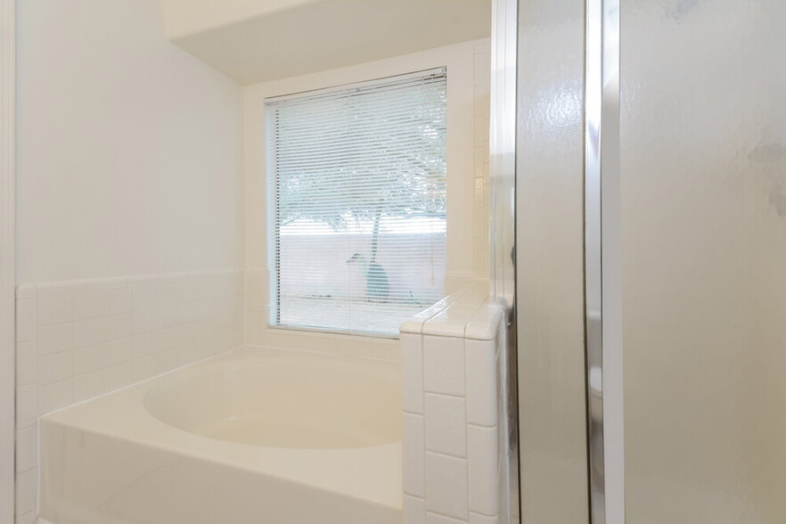 Building Photo - 9491 E Caldwell Dr