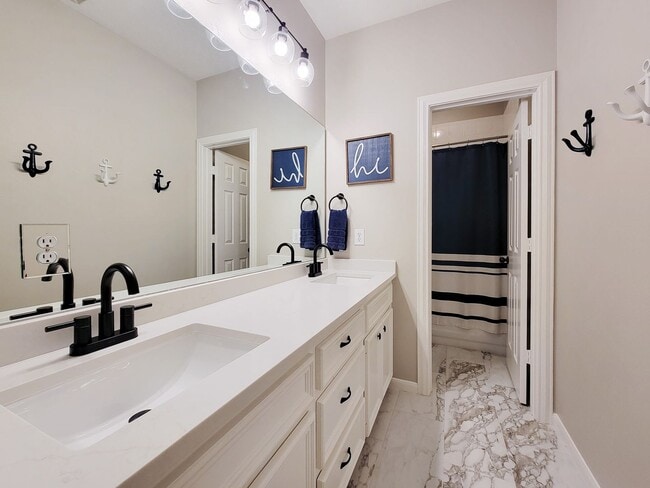 Building Photo - Beautifully designed waterfront property w...