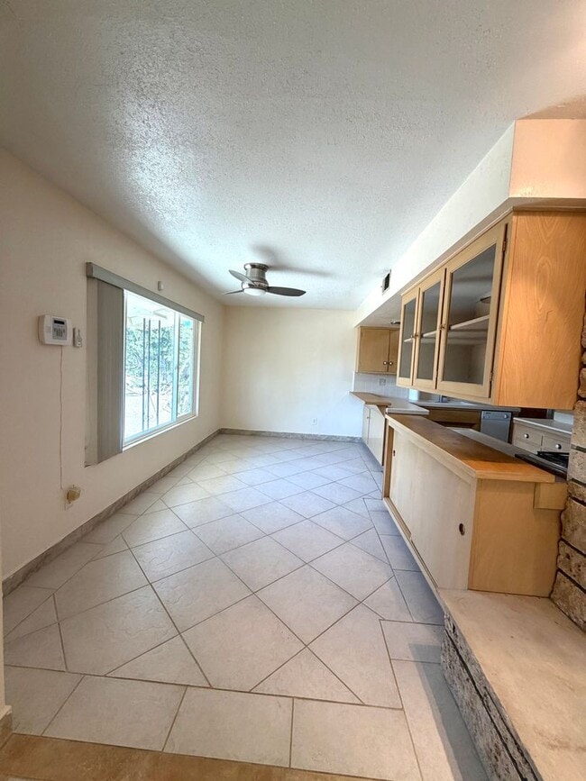 Building Photo - Cozy 2 Bedroom 1.5 Bathroom