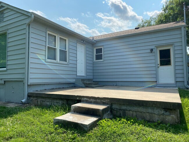 Building Photo - 5411 Lamar Ave