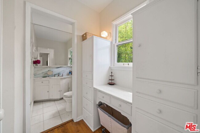 Building Photo - 5630 Spreading Oak Dr