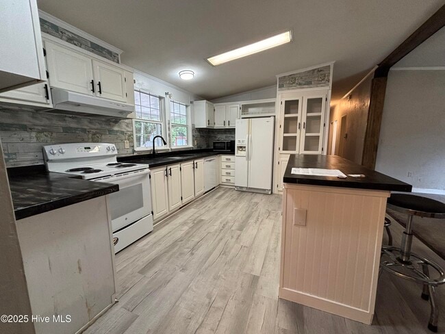 Building Photo - 180 Quails Cove