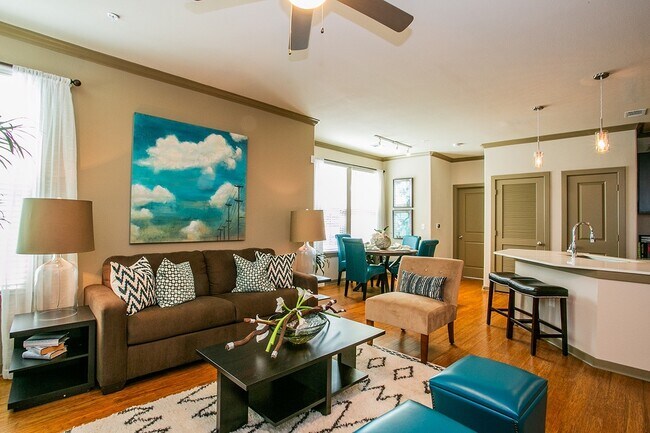 Building Photo - Save Up to $700 – Move-In Special!