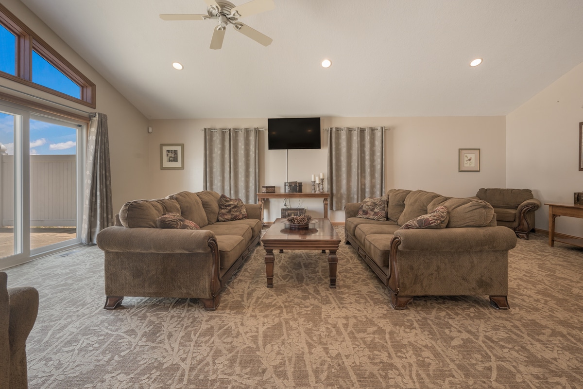 Building Photo - 143 Smokey Hill River Ct