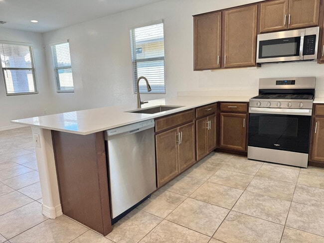 Building Photo - 9006 W Rancho Dr