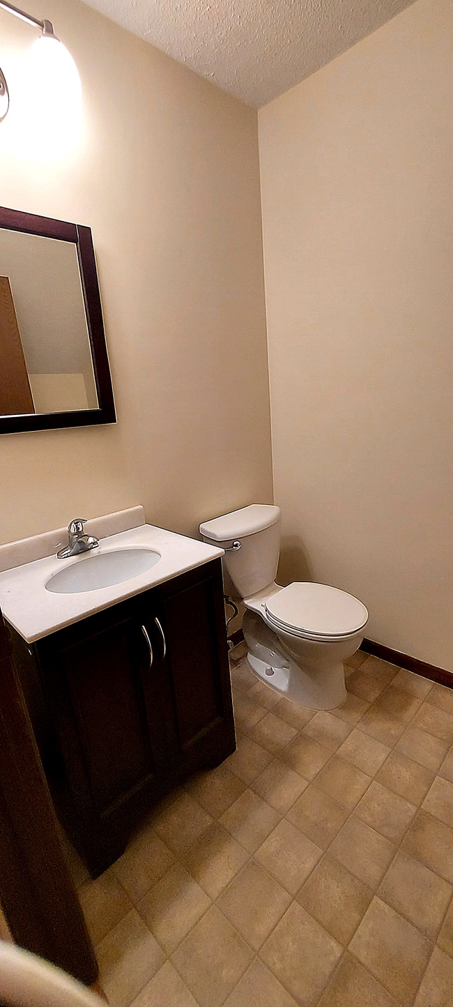 Building Photo - 9477 Ranchview Ln N