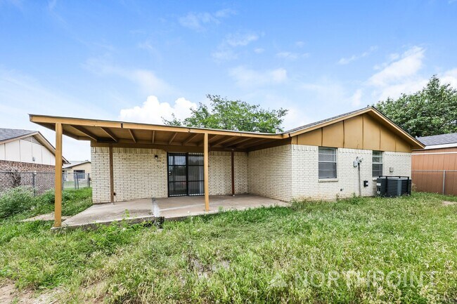 Building Photo - 4 BR/2BA | Newly Renovated Single Family Home | Covered Patio  | Fenced backyard!
