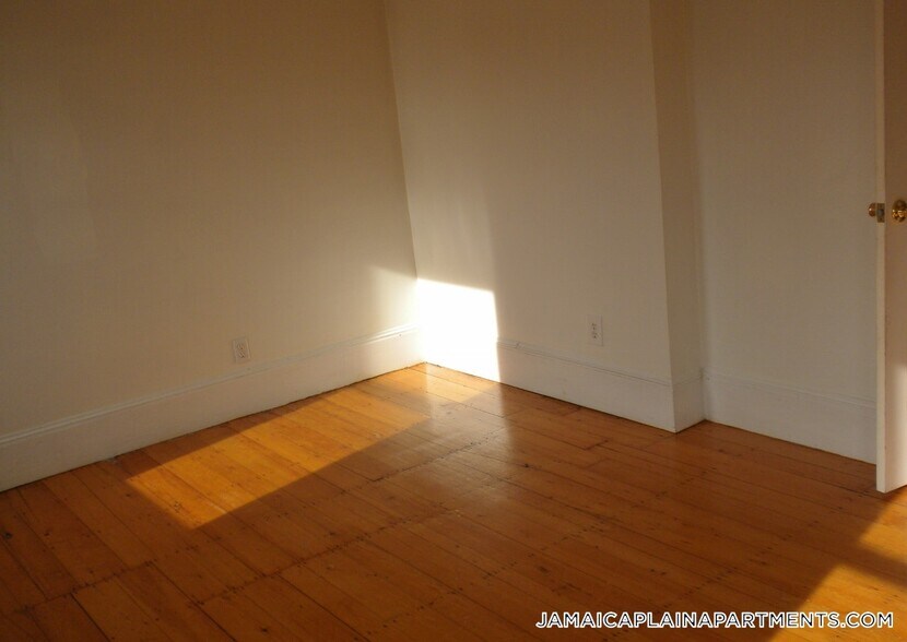 Building Photo - 339 Centre St