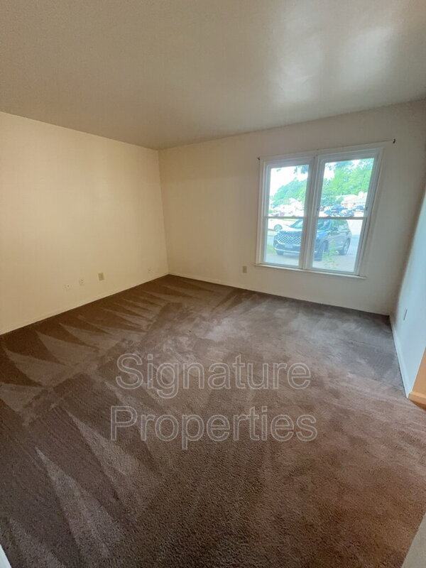 Building Photo - 921 Wickford Dr
