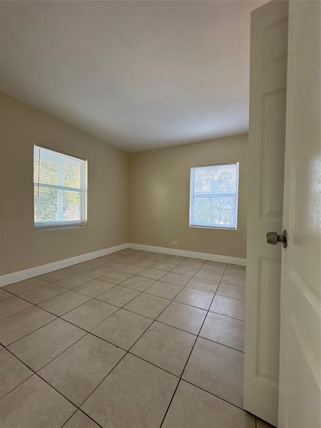 Building Photo - 729 NW 17th Ave