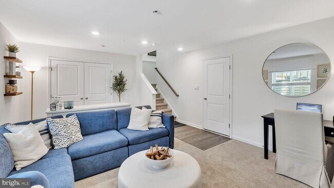 Building Photo - 1090 Meadowlark Dr