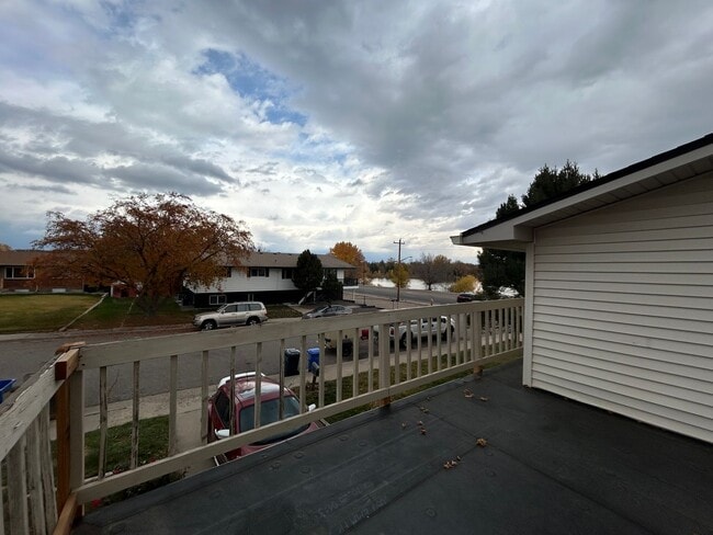 Building Photo - Charming Loveland Home with Lake Views