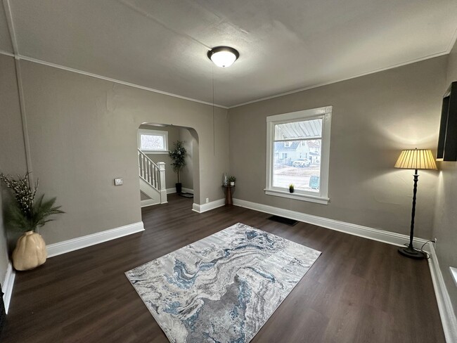 Building Photo - Newly remodeled 3 bed, 1 bath home for ren...