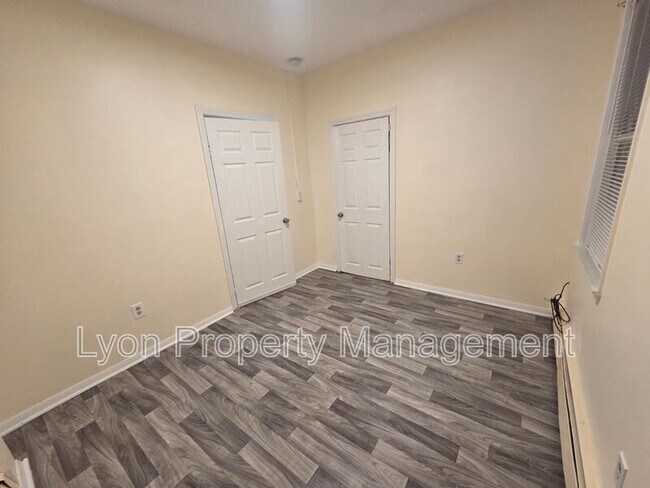 Building Photo - 87 Lydia St