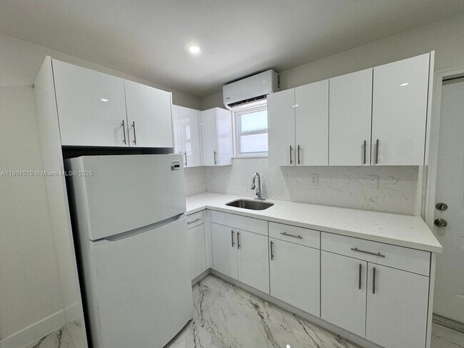 Building Photo - 11000 SW 47th Terrace