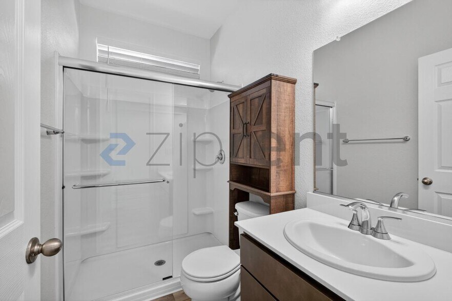 Building Photo - Unit