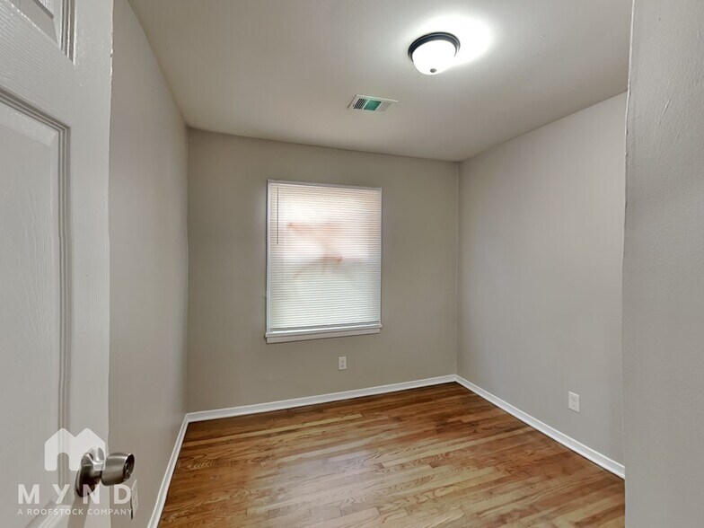 Building Photo - 829 Bonneville Terrace NW