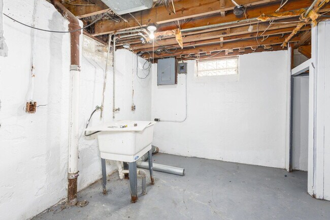 Building Photo - 11222 Wayburn St