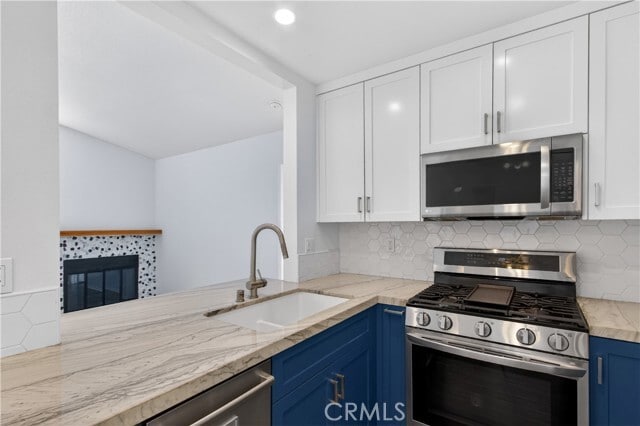 Building Photo - 60 Flor De Mar