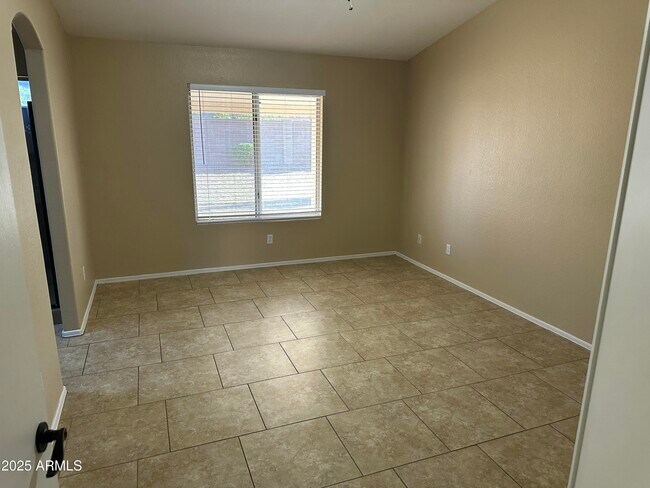 Building Photo - 4833 W Taro Dr