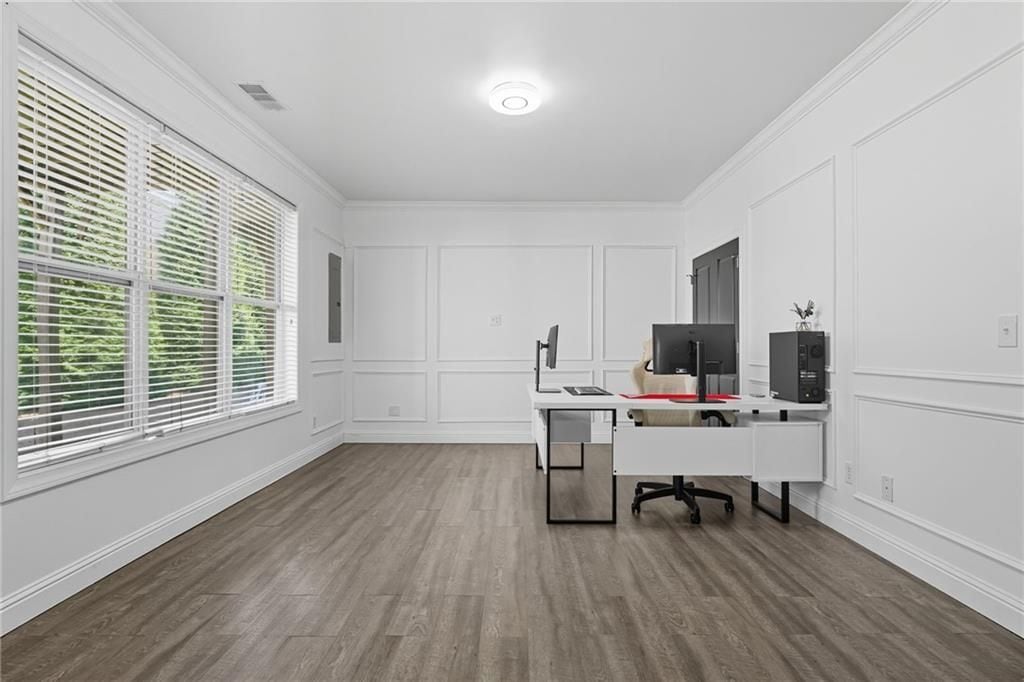 Building Photo - 5747 Pine Oak Dr NW