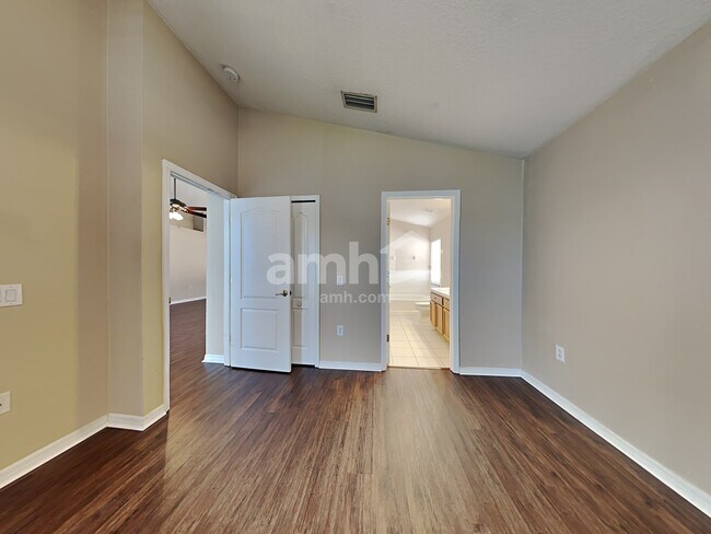 Building Photo - 12515 Lake Vista Dr