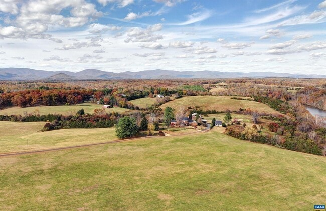 Building Photo - 2929 Green Meadows Ln