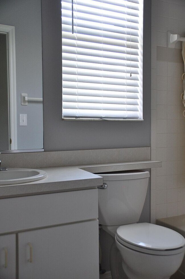 2nd bath with tub/shower accessible to guests. Located between 2nd and 3rd Bdrms. - 5009 46th St W