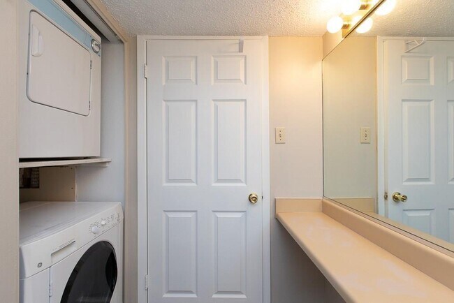 Building Photo - 3115 Helms St