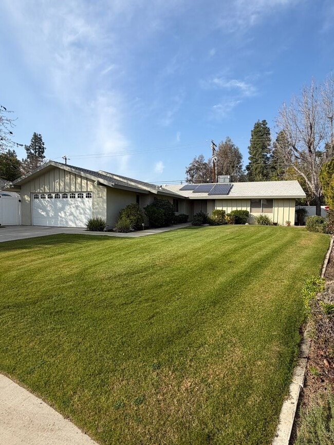 Building Photo - 55 and OLDER KERN CITY 2 BED UPDATED HOME