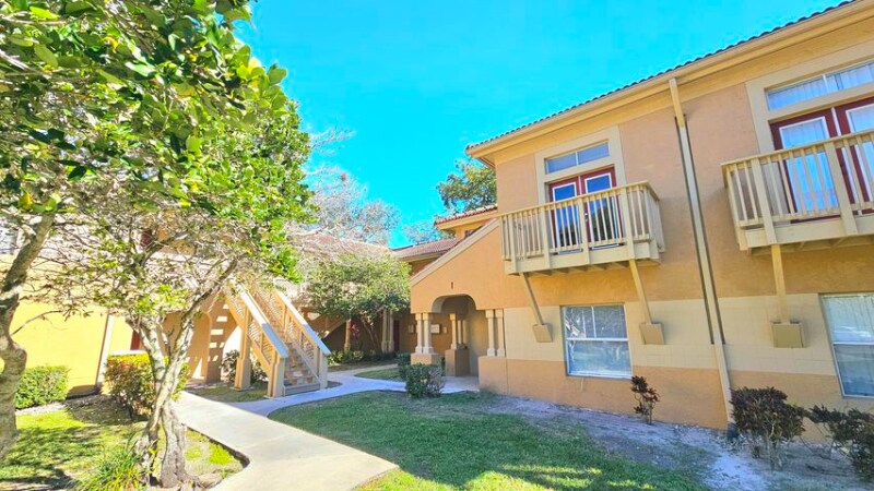 Building Photo - 4823 Via Palm Lakes Via