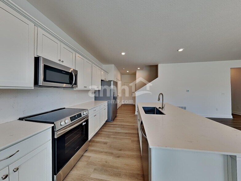 Building Photo - 315 Pne Hl Ct