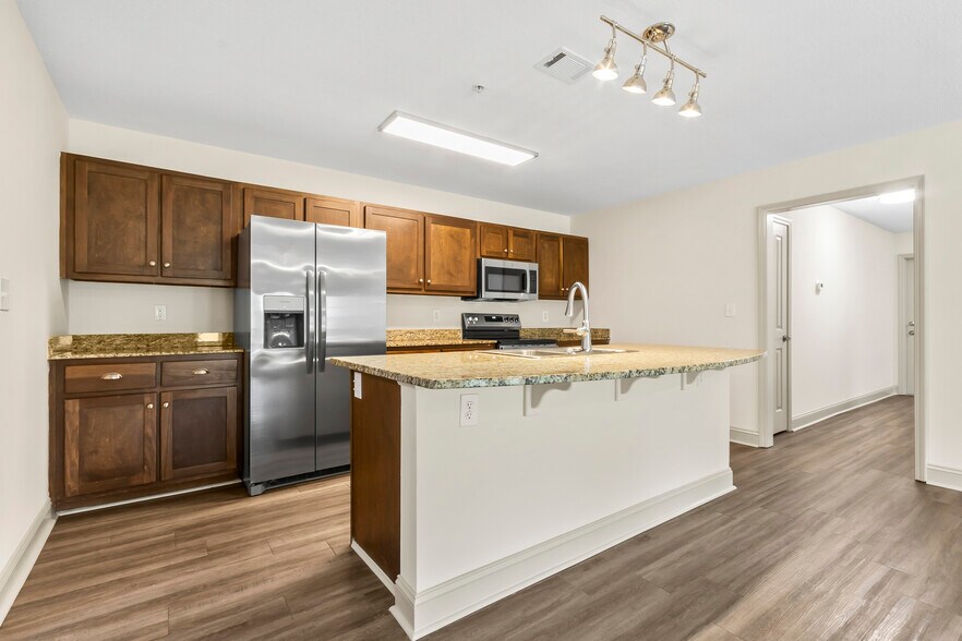 Huge Granite Island - 203 Kelly Rd