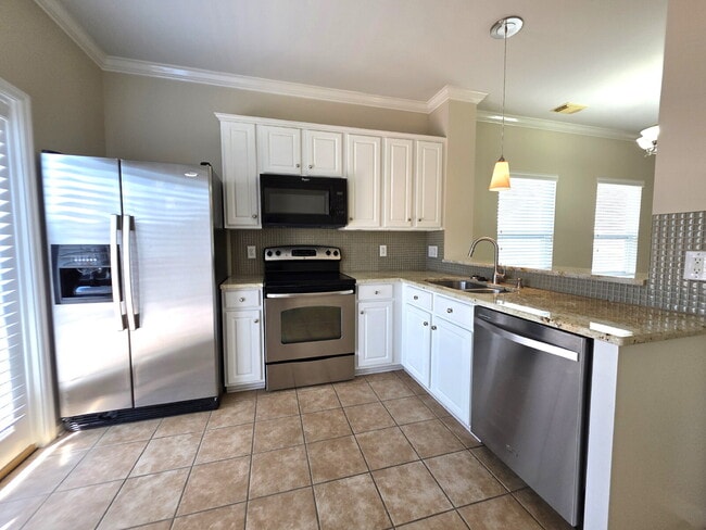 Building Photo - 2 BR Harbor Village Condo