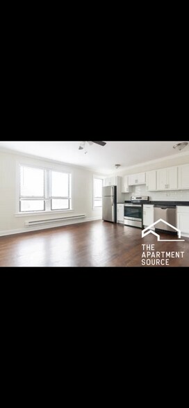 Building Photo - 3346 N Marshfield Ave