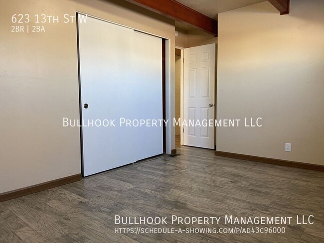 Building Photo - MOVE IN SPECIAL  - $300 off first full mon...