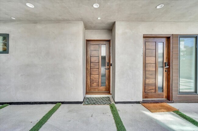 Building Photo - 14541 Weddington St