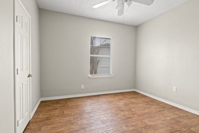 Building Photo - 315 Elm St