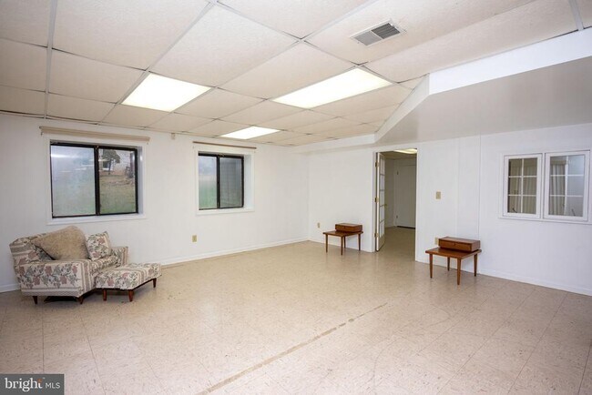 Building Photo - 9700 Grenadier Ct