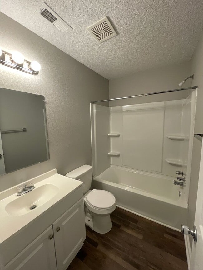 Building Photo - Duplex For Rent
