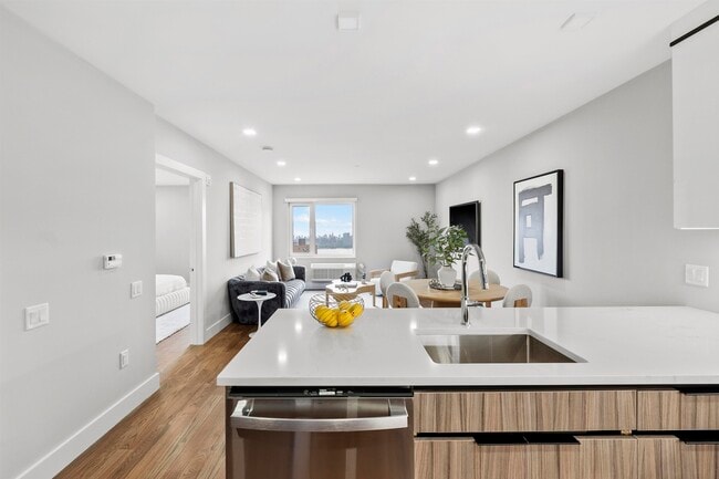 Building Photo - 60 68th St