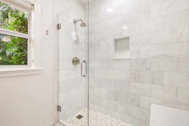 Building Photo - 230 Osceola Way