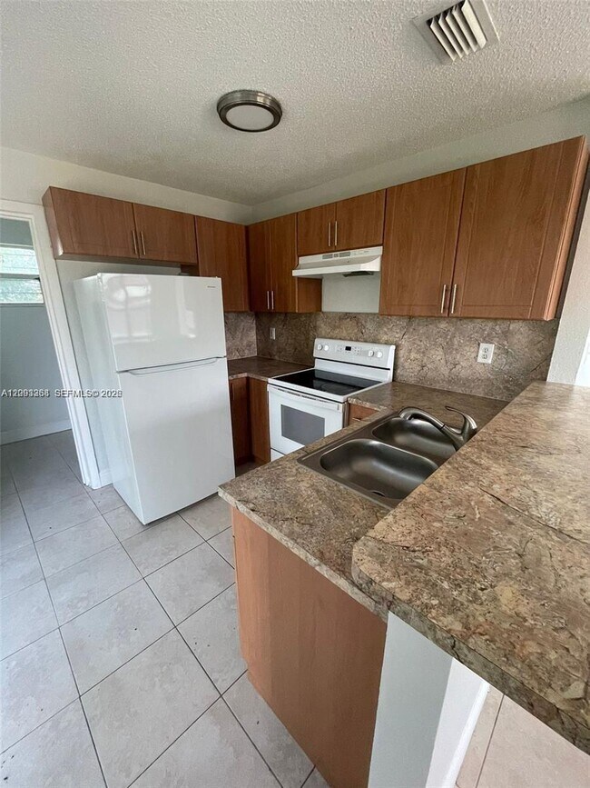 Building Photo - 757 NW 95th Terrace