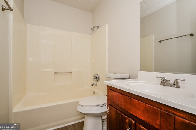 Building Photo - 2140 Teri Ln SE