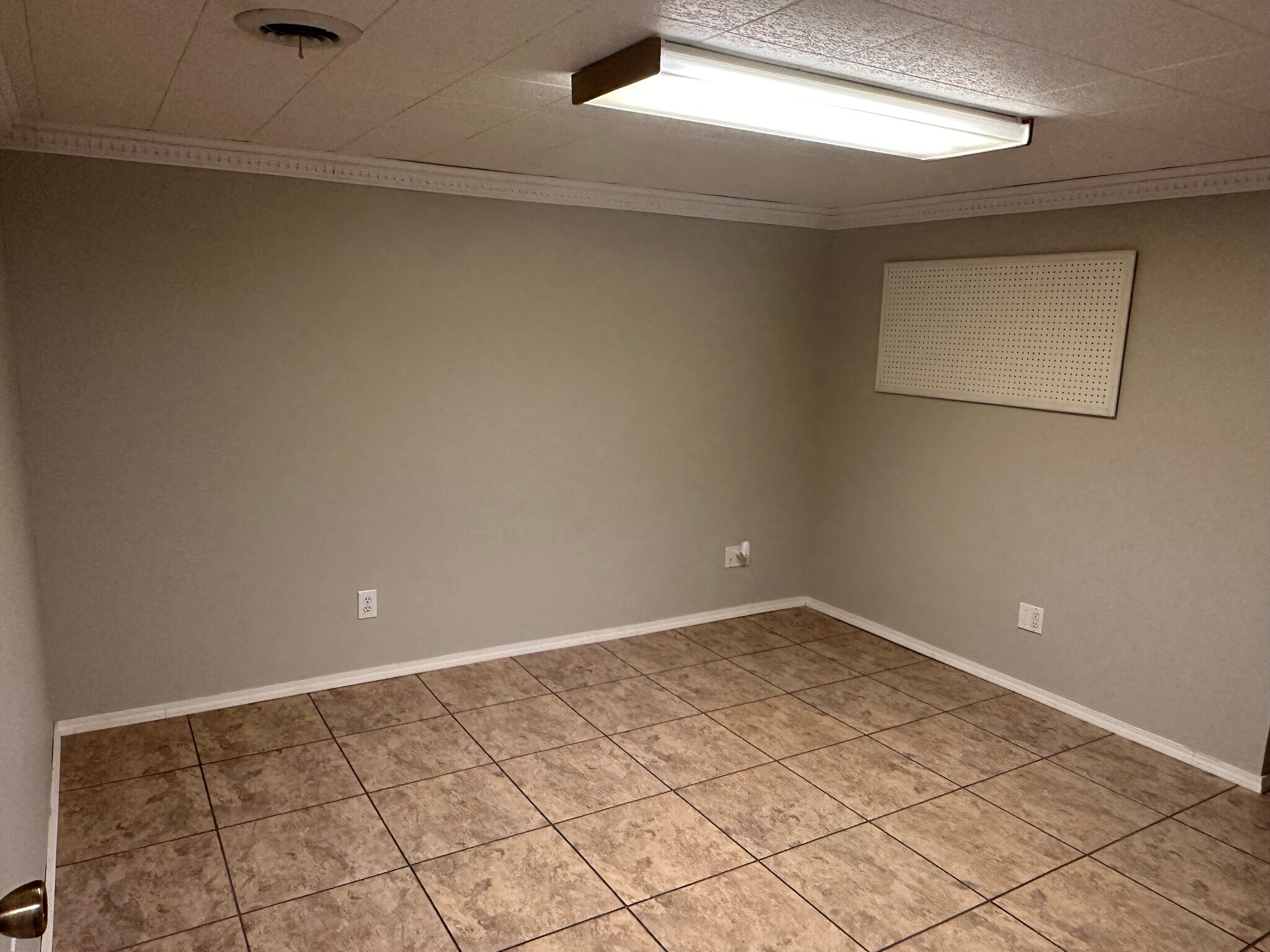 Building Photo - 5125 Singleton Dr