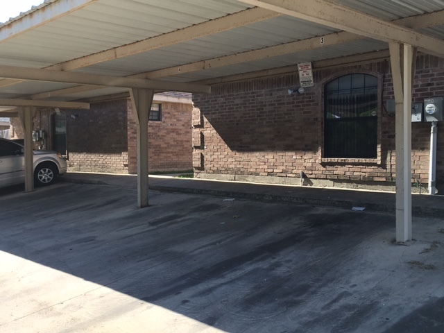 Building Photo - 1504 E Quail St