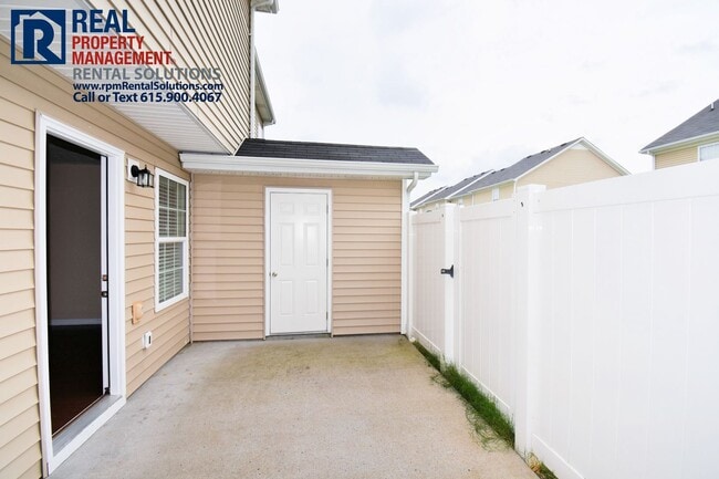 Building Photo - Wonderful 3BR Mboro townhome- GREAT location!