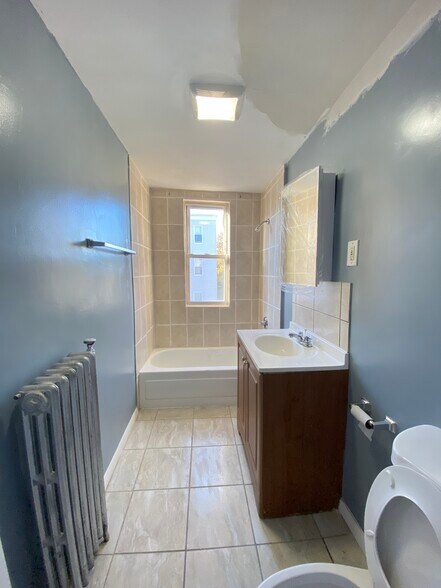 Building Photo - 48 Woolson St