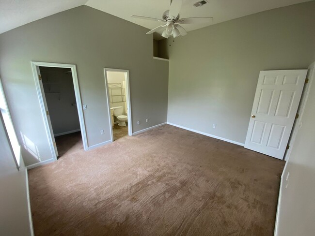 Building Photo - 2 bed 2 bath home in Shiloh neighborhood!